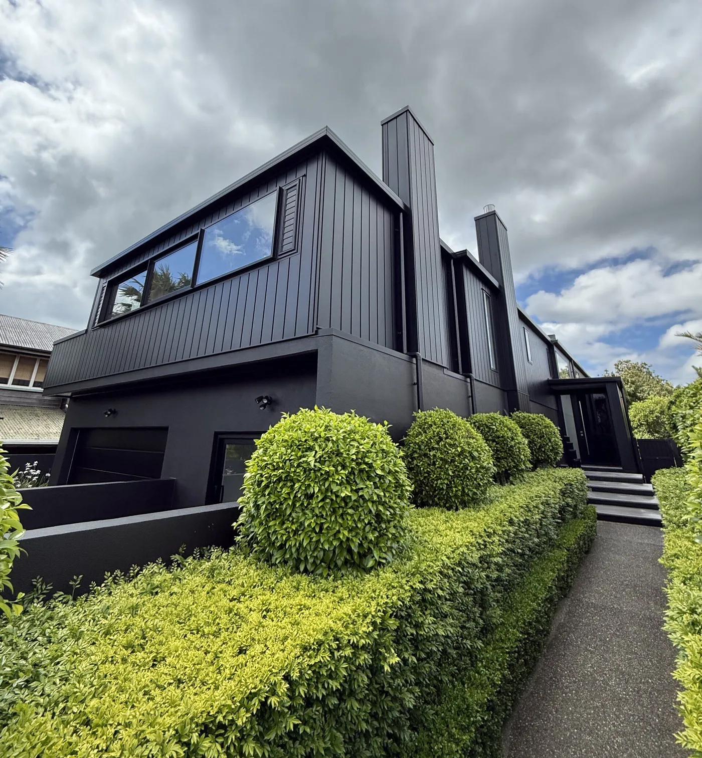 Auckland weatherboard home and deck after a professional house wash